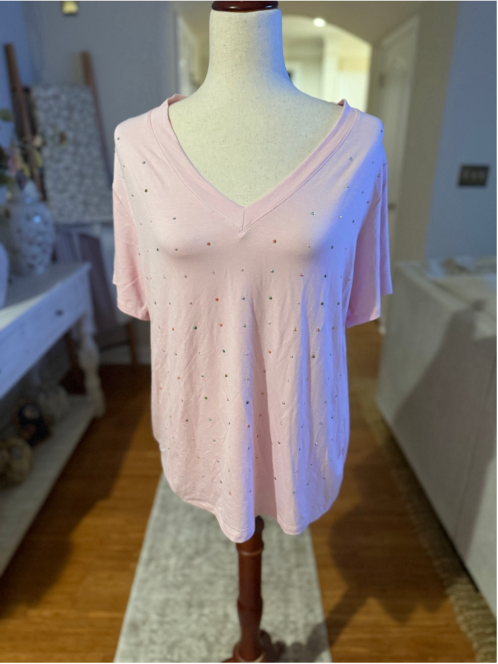 Women's Unbranded V-Neck Tee with Multicolor Rhinestones, Size M, Pink